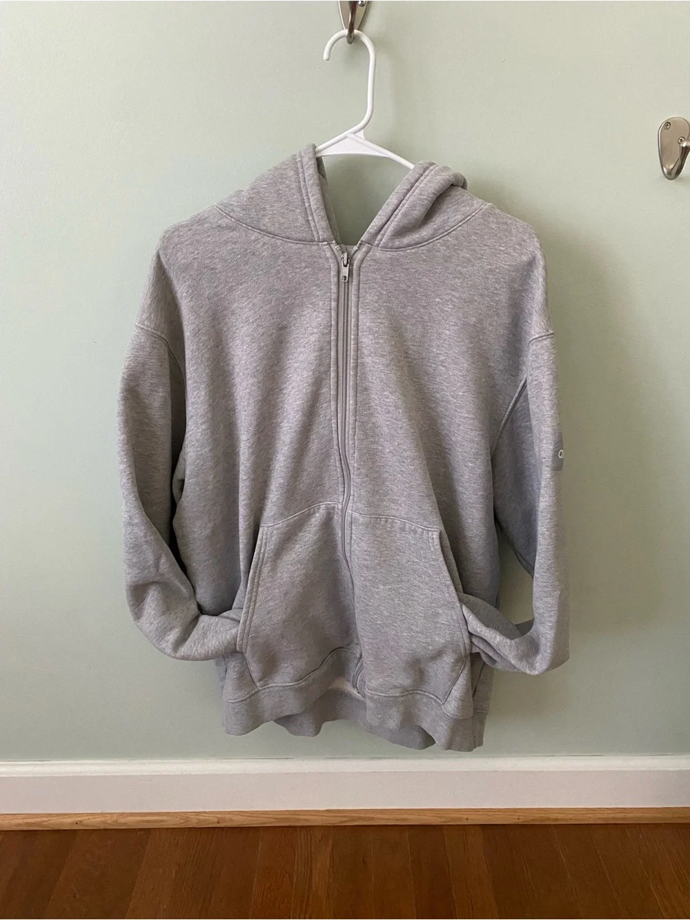 ALO Yoga Renown Gray Full-Zip Hoodie